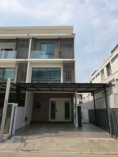 ขายโฮมออฟฟิศ 3 ชั้นหลังริม 31 ตร.ว. The Landmark เอกมัย-รามอินทรา เดินทางสะดวก ใกล้จุดขึ้นลงทางด่วน ใกล้เซ็นทรัลอีสต์วิลล์