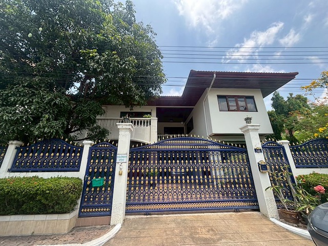 BS1038 ขายบ้านเดี่ยว สุขุมวิท 71 ปรีดี 14 ใกล้ BTS พระโขนง เอกมัย หมู่บ้านผกามาศ บ้านหรูใจกลางเมือง เฟอร์ไม้สักทั้งหลัง