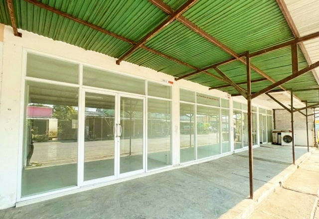 รถเทเลอร์เข้าได้ ถนนโครงการกว้าง 30ม.ติดถนนสุวินทวงศ์ โกดัง 4คูหา PTT BigC สตูดิโอ 2ห้องน้ำ 50ตร.ว. 192 ตร.ม.