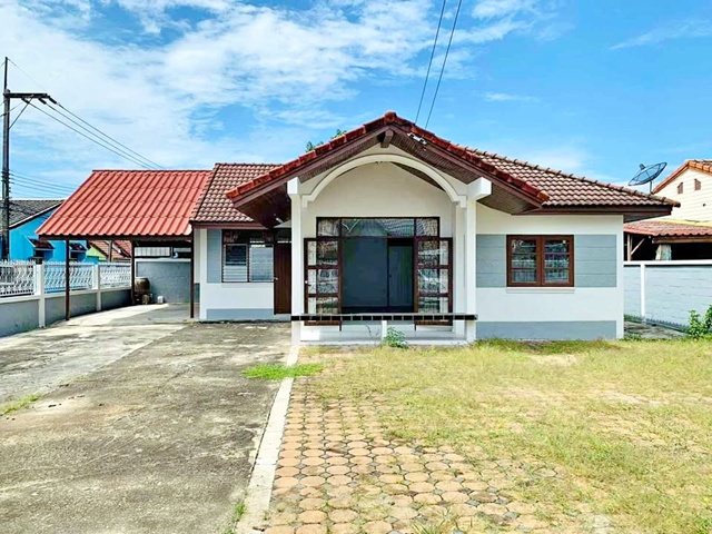 ศรีราชา รร.ดาราสมุทร ศรีราชา 2.3 กม. 3 นอน ให้เช่าบ้านกว้าง 102  ตร.วา. Lotus ศรีราชา 1.4 กม.J Park ศรีราชา 2.9 กม.