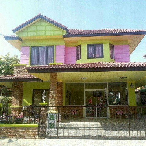 หมู่บ้านแกรนด์ชลเลคแอนด์การ์เด้นชลบุรี บ้าน  3 นอน  3 ห้องน้ำ แถมแอร์ 4 ตัว แถมเฟอร์นิเจอร์ในห้องนอนใหญ่