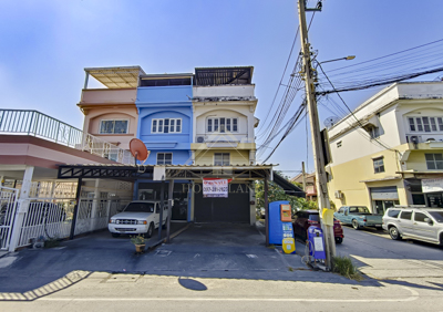 ตึกแถว 2.5 ชั้น หมู่บ้าน บัวทองธานี (หลังมุม)