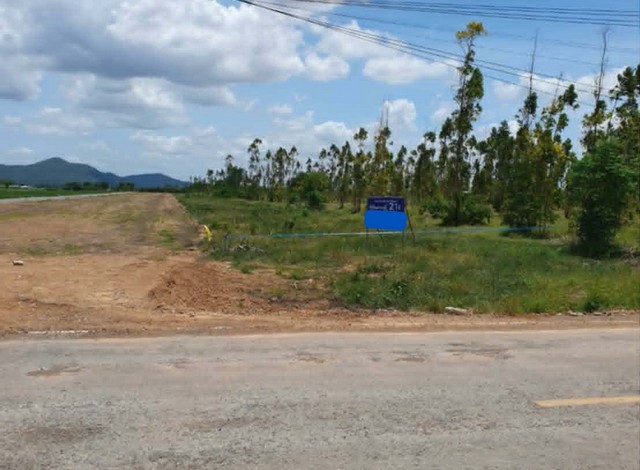 ขายที่ดิน 2ไร่2งาน70ตรว. 1.74ล้านบาท ฟรีโอน ถนน วิวเขา ต.ช่องสาริกา อ.พัฒนานิคม ลพบุรี