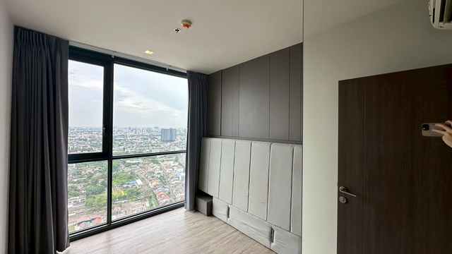 ขายคอนโด The Line วงศ์สว่าง ขนาด 32 ตร.ม. 1 ห้องนอน ชั้นสูง วิวเมือง ใกล้ MRT ราคา 3500000 บาท