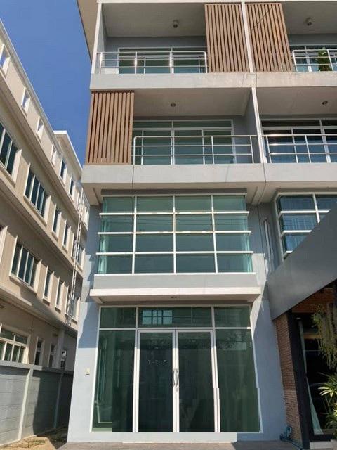 HS 1869 ขายอาคารพาณิชย์ 3.5 ชั้น ตึกใหม่ ห้องหัวมุม รามคำแหง 174 ใกล้ MRT มีนพัฒนา และ MRT เคหะรามคำแหง