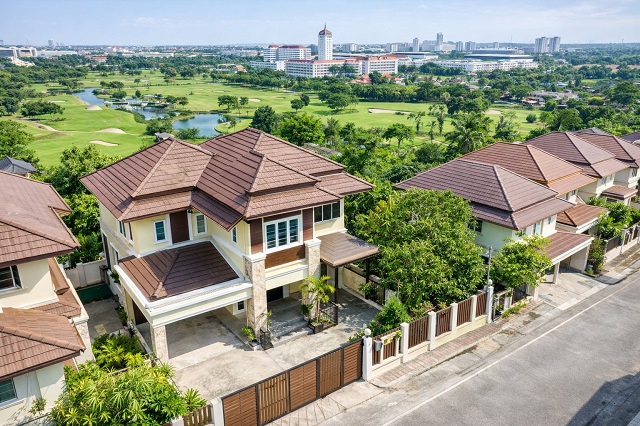 คฤหาสน์หรูสไตล์รีสอร์ท 3-4นอน ม.รังสิต 2.16กม. โรบินสัน ศรีสมาน 2.5 กม. 3 น้ำ  2 ชั้น หลังมุม  65 ตร.ว. ถูกที่สุดใน3โลก