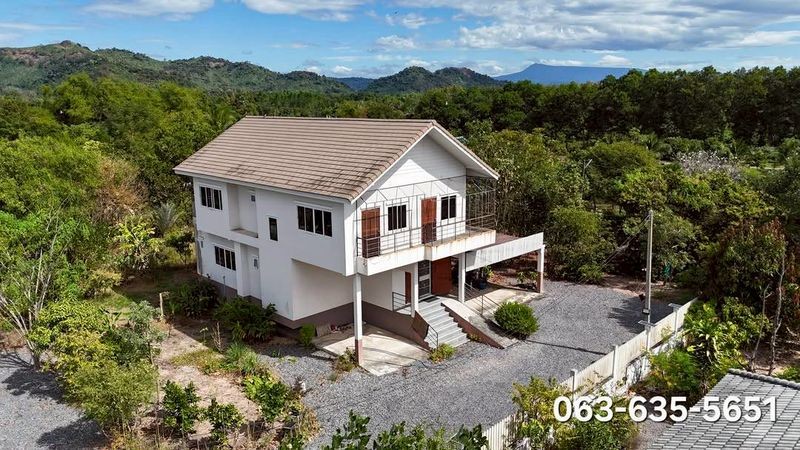 ขายบ้านสวน 2 ชั้น บ้านต้องรีโนเวท ต.เขาพระ อ.เมืองนครนายก จ.นครนายก ในสวนมีผลไม้หลากหลายให้ผลผลิตแล้ว การเดินทางสะดวก