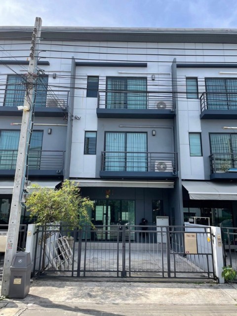ให้เช่าทาวน์โฮม3 ชั้น บ้านกลางเมือง พระราม9-อ่อนนุช แอร์เฟอร์ครบ มี3ห้องนอน3ห้องน้ำ ใกล้สนามบินสุวรรณภูมิ ราคาเช่าเดือนละ25000บาท/เดือน