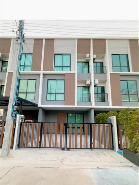 ให้เช่าทาวน์โฮม 3 ชั้น 4 ห้องนอน โครงการ Nue connex ดอนเมือง โซนหน้า clubhouse ใกล้รถไฟฟ้า 2 สาย