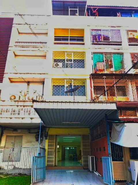 อาคารพาณิชย์ 5 ชั้นมีดาดฟ้า รร.ชลประทานวิทยา 600ม. ติวานนท์-ปากเกร็ด  ปูกระเบื้องทุกชั้น 480 ตร.มสภาพดี ติดถนนติวานนท์ 3 นอน 3 น้ำ