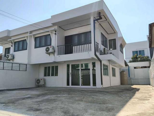 ให้เช่าบ้านเดี่ยว 2 ชั้น 50 ตร.ว. ถนนโชคชัย 4 ซอย 56  รีโนเวทใหม่ ใกล้เซ็นทรัลอีสวิวล์