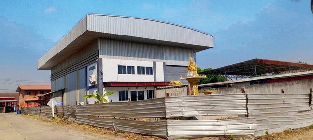 ขายโรงงานบ่อวินศรีราชาชลบุรี​ บนเนื้อที่ 298 ตรว. พื้นที่สีเหลือง พื้นที่ใช้สอย 327 ตรม.