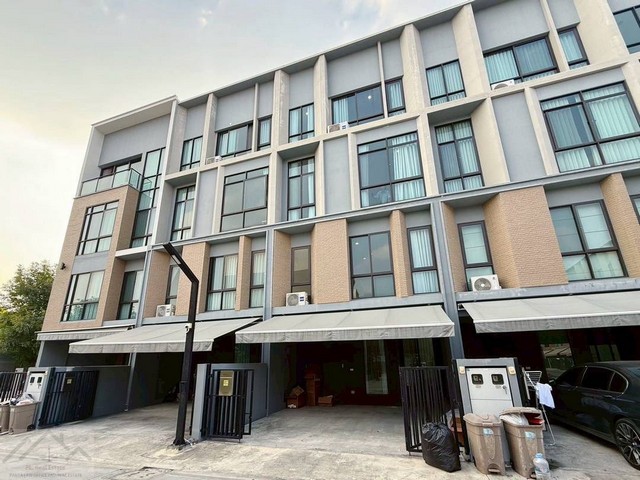 ขายทาวน์โฮม 3.5 ชั้น เอสทารา เฮเว่น พัฒนาการ 20 Estara Haven Phatthanakan 20 ใกล้ทางด่วน ใกล้เอกมัย ทองหล่อ *** ราคาพิเศษ