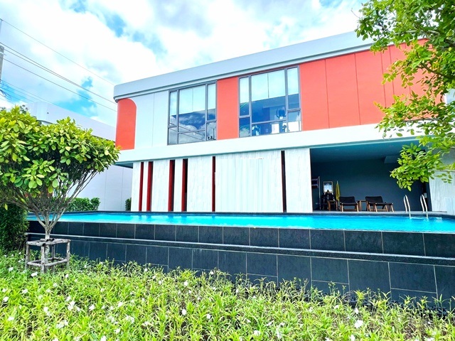 คลับเฮ้าส์ สไตล์รีสอร์ท ให้เช่าทาวน์โฮมพรีเมียมสุดหรู  2 ชั้น รร. ปิยะฉัตร 2.1 กม.โลตัส บางกรวยไทรน้อย 2.9 กม.18ตร.ว.148 ตร.ม.