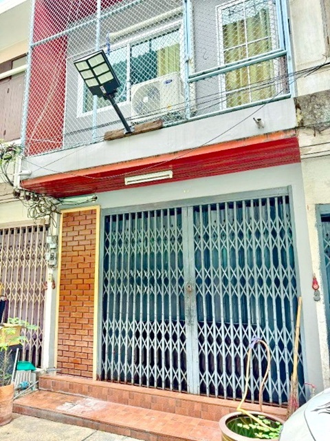 สยามพารากอน  ตลาดประตูน้ำ 1.9กม. ถ.เพชรบุรี1-11  เช่าอาคารพาณิชย์  3 ชั้น 12 ตร.วา.BTS พญาไท 320 ม. 145 ตร.ม. 3 นอน 2 น้ำ