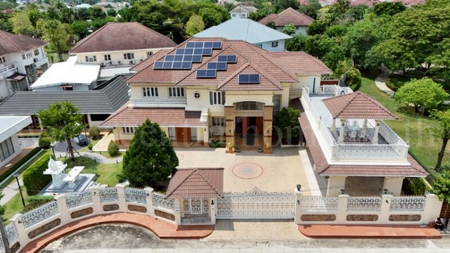 บ้านเดี่ยว 367 ตารางวา ลัดดารมย์ รัตนาธิเบศร์ แปลงริม หลังใหญ่ที่สุดในโครงการ