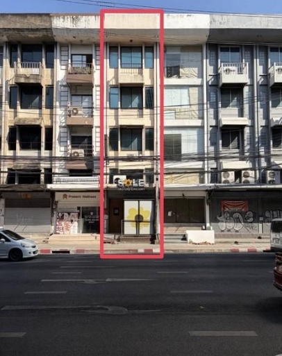 ให้เช่าอาคาร 4.5 ชั้น 380 ตรม. ติดถนนรัชดาภิเษก แยกรัชดา ลาดพร้าว ติด MRT ลาดพร้าว