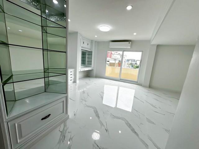 HR 9669 ให้เช่าบ้านหรู 5 ชั้น เย็นอากาศ เรสซิเดนท์ ใจกลางสาทร 450 ตร.ม. 4 ห้องนอน รีโนเวทใหม่ทั้งหลัง ใกล้ One Bangkok