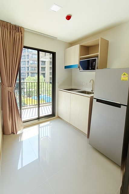 ห้องใหม่พร้อมอยู่ ดีคอนโด คาล์ม รามคำแหง 40 โปรจองด่วน 1 นอน 1 น้ำ MRT ลำสาลี 1.6 กม.พื้นที่ใช้สอย 30 ตร.ม.บรรยากาศสงบ เหมาะอยู่อาศัย