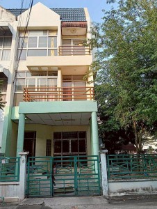 ขายและให้เช่า ทาวน์โฮม 3 ชั้น หลังมุม พื้นที่กว้างขวาง**  **หมู่บ้าน SC Home (SP Home) ซอยคู้บอน 27 แยก 2 ใกล้แฟชั่นไอส์แลนด์** ✨ 