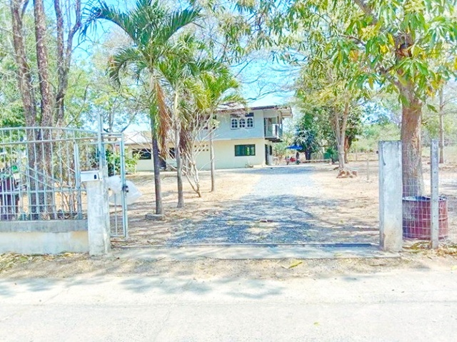 อ่างซับประดู่ คลองตะแบก 900 ม.ปั๊มน้ำมัน ปตท. สีคิ้ว บ้านเดี่ยว 2 ชั้นหลังใหญ่ 3 นอน 2 น้ำ ขนาด1.5ไร่  บรรยากาศร่มรื่น ถ.มิตรภาพ