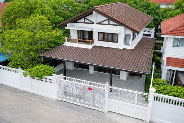 BTS เสนานิคม 800 ม.คฤหาสน์ 90 ตร.วา. 4นอน ลาดพร้าว กว้างใหญ่280 ตร.ม. รร.สตรีวิทยา 2 1 กม. บ้านเดี่ยวให้เช่า  2น้ำ เสนานิคม1 สตรีวิทยา2