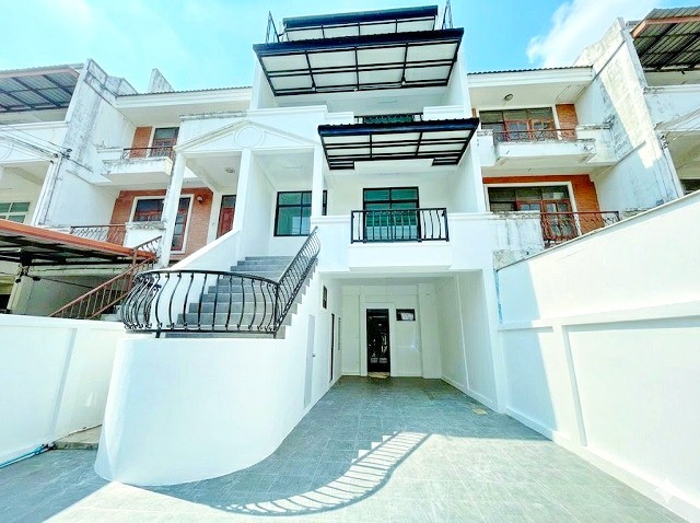 ทาวน์โฮม 4 ชั้นให้เช่า  5 น้ำ HomePro บางนา 7นอน ติดไบเทคบางนา400ม.  BTS บางนา 1.1กม.