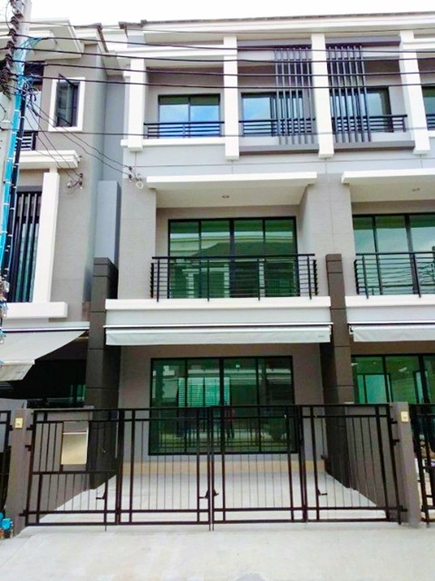 ใกล้โฮมโปร สุขสวัสดิ์ 260 ตร.ม.บ้านกลางเมือง  บิ๊กซี สุขสวัสดิ์ 500 ม. ทาวน์โฮม3 ชั้น 3 นอน 3 น้ำ ใกล้แยกพระประแดง ทำเลติดถนนใหญ่