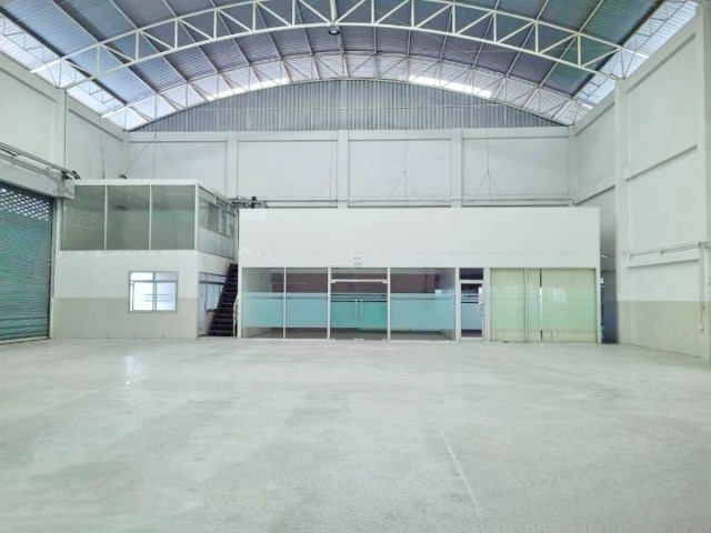 โรงงาน โกดัง พร้อมสำนักงาน ขอใบ ร.ง.4 ได้ ใกล้BTS แพรกษา 900 ม.พื้นที่ใช้สอย 1368 ตร.ม.เหมาะสำหรับโรงงานอุตสาหกรรม คลังสินค้า และธุรกิจ