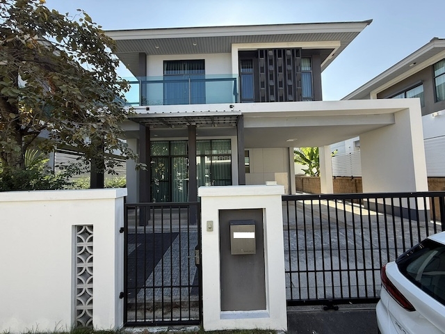 BH3897 ให้เช่าบ้านเดี่ยวหรู เศรษฐสิริ พัฒนาการ บ้านเดี่ยว 2 ชั้น ใกล้โรงเรียนนานาชาติและสนามบินสุวรรณภูมิ เหมาะสำหรับครอบครัวและชาวต่างชาติ
