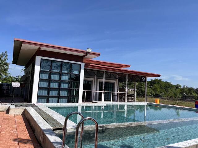 ขายด่วน!.พูลวิลล่าหรูพร้อมเฟอร์นิเจอร์ครบครัน สภาพสวยหรูพร้อมเข้าอยู่ อ.เมือง จะ.ระยอง