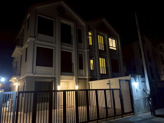 Pool Villa ให้เช่า 49000 บาท/เดือน ป่าแดด #อ.เมือง บ้าน 3 ชั้น บ้านสวย โปร่งโล่ง ทำเลดี #เฟอร์นิเจอร์ครบ #หิ้วกระเป๋าพร้อมเข้าอยู่ได้เลย