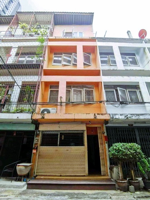 สุขุมวิท 89-97 BTS อ่อนนุช 700ม. ให้เช่าตึกแถวทั้ง 4 ชั้น 17 ตร.วา. 372 ตร.ม. โลตัส สุขุมวิท50 800ม. 3 นอน 2 น้ำ