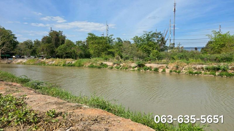 ขายที่สวยติดถนนเลียบคลอง ใกล้ สี่แยกจปร. ต.พรหมณี อ.เมืองนครนายก โฉนดครุฑแดงพร้อมโอน ทำเลดีมาก ใกล้แหล่งชุมชน