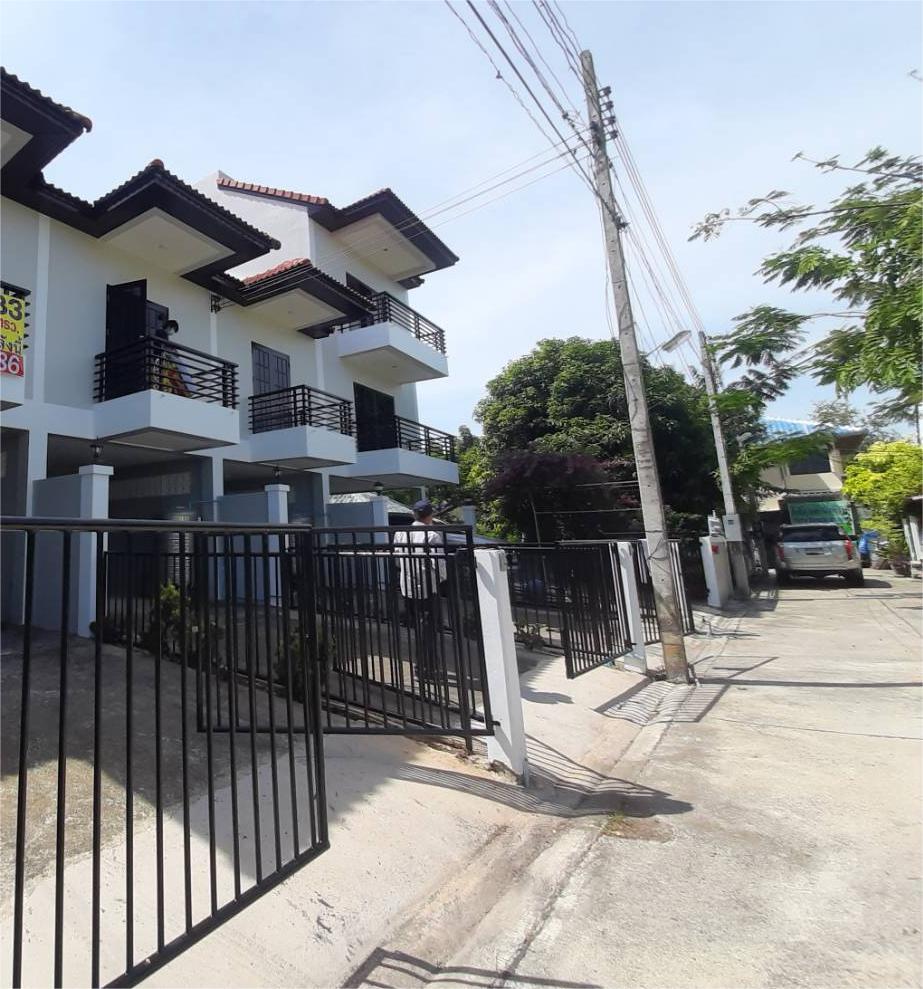 ทาวน์เฮ้าส์ 2 ชั้น Renovate ใหม่ทั้งหลัง หัวหิน จ.ประจวบคีรีขันธ์