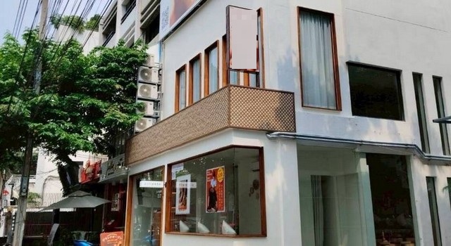 ขายอาคารพาณิชย์ 5 ชั้น 550 ตร.ม. พร้อมลิฟต์ สุขุมวิท 39 ซอยพร้อมศรี ติดถนนซอยใจกลางสุขุมวิท