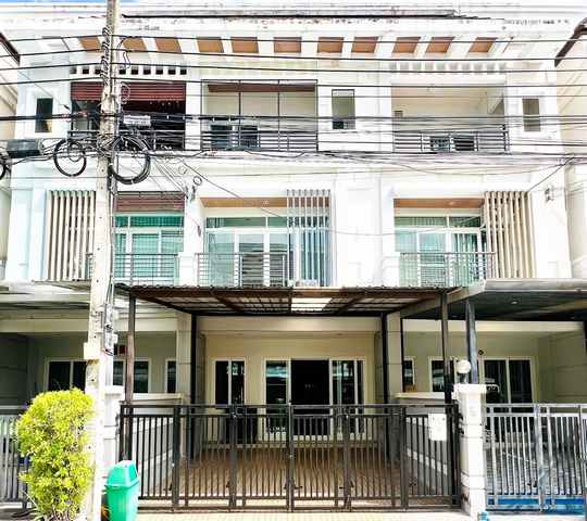 ทาวน์โฮม ให้เช่า ม.บ้านกลางเมือง ศรีนครินทร์ เออร์บาเนียน ศรีนครินทร์46/1 ที่ดิน 24 ตรว. บ้าน 180 ตรม. 3 นอน 3 น้ำ 37000/เดือน