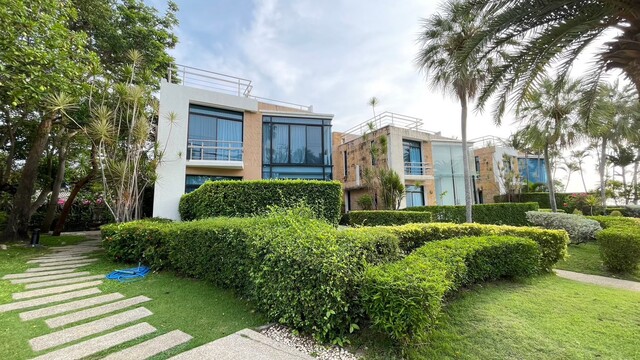 Luxury Beachfront 2-Storey House for Sale – Fully Furnished  2 Bedrooms 3 Bathrooms