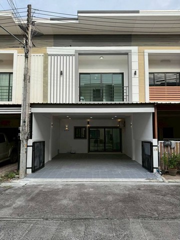 ทาวน์โฮมมือสอง แฮมป์ตันพาร์ค 3 ทุ่งสุขลา ศรีราชา รีโนเวทใหม่พร้อมอยู่ FP-H02399