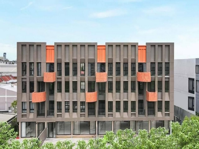 ให้เช่าโฮมออฟฟิศ 4 ชั้น 476 ตรม. BRITTON ลาดพร้าว 41 พร้อมลิฟท์ เพียง 5 นาทีถึง MRT สถานีภาวนา