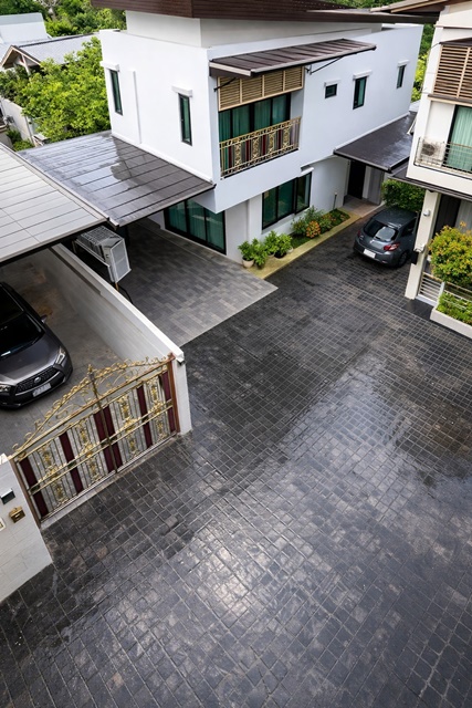 ถ.ชักพระ  ใกล้สน.ตลิ่งชัน 500 ม.71ตร.วา. 280 ตร.ม. บ้านเดี่ยว 3ชั้น 4 นอนเลียบทางรถไฟ บรมราชชนี ฉิมพลี   4 น้ำ   ตลาดน้ำตลิ่งชัน 900ม.