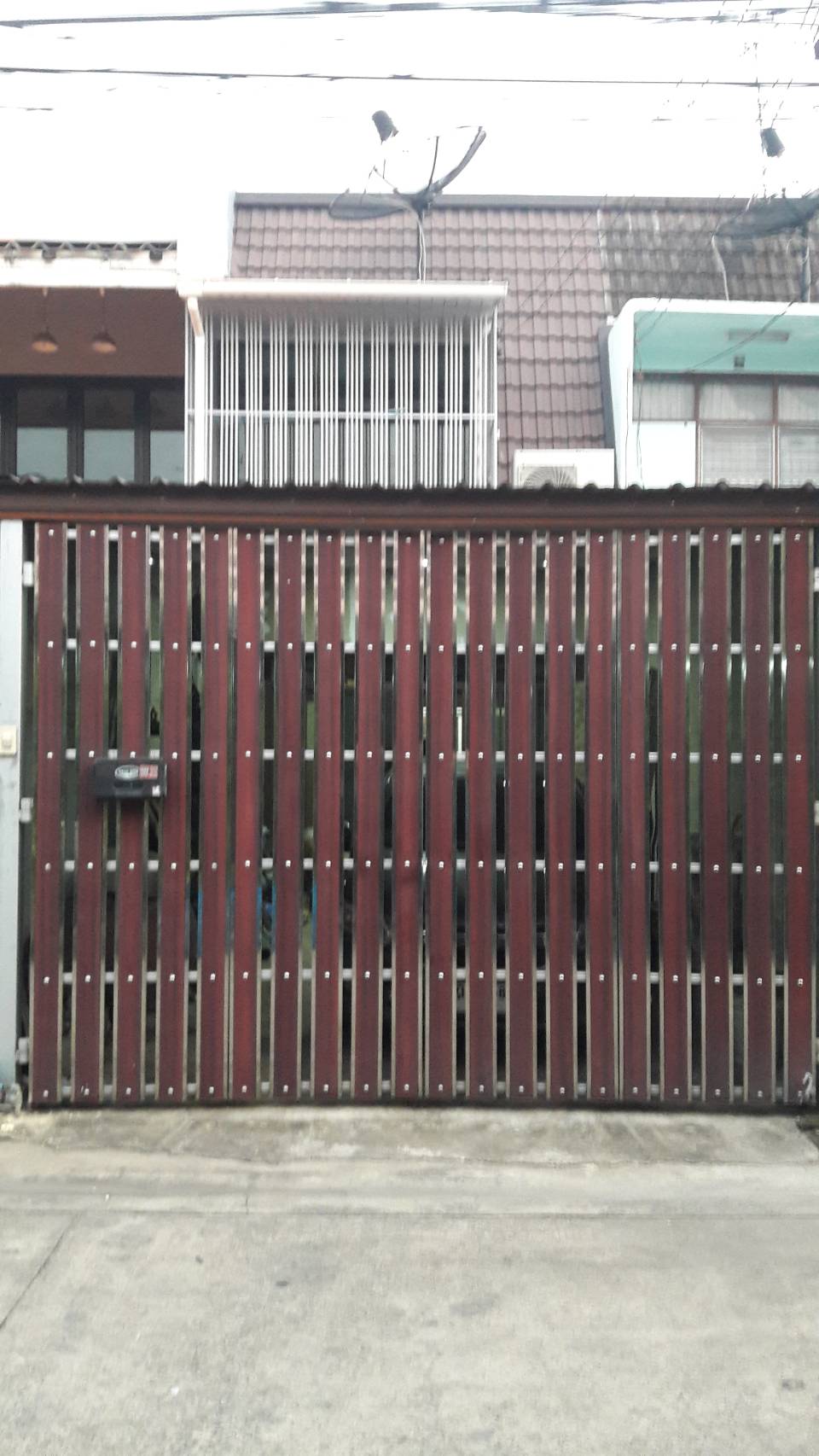 PZ698-ขายทาวน์เฮ้าส์ หมู่บ้านแฮปปี้แลนด์เก่า  20 ตรว. รีโนเวทใหม่  แแขวง คลองจั่น เขตบางกะปิ กรุงเทพมหานคร