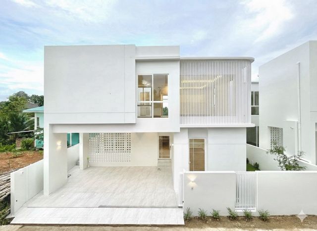 โซนสุเทพ #บ้านพูลวิลล่าสร้างใหม่ 7.9 ล้าน 52 ตรว. บ้าน 2 ชั้น #สไตล์โมเดิร์น มี 3 หลัง ออกแบบสวยงาม เรียบหรูทันสมัย ใจกลางเมืองเชียงใหม่