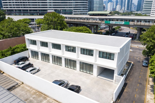 โกดัง 2 ชั้น 6 คูหา รีโนเวทใหม่ ใกล้รร.กรุงเทพคริสเตียน 2 กม. BTS สุรศักดิ์ 300 ม. 4 นอน 4 น้ำ 820 ตร.ม.