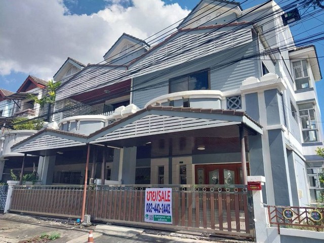 โฮมออฟฟิต 2 คูหา ห้องมุม 71 ตร.ว. ติดถนนกรุงเทพกรีฑา