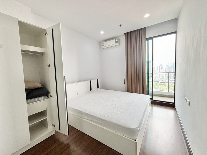 For Rent Supalai Premier Asoke size 50 sqm 1bed 1bath 25th Floor Fully Furnished and closed to MRT Petchburi