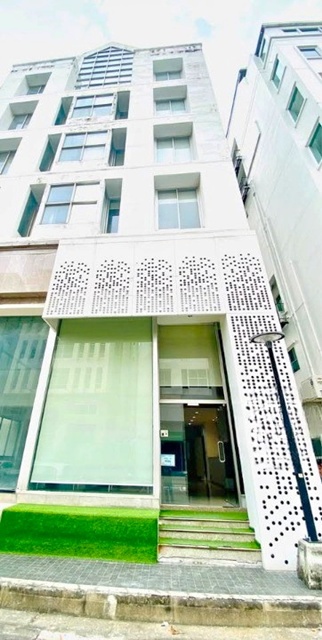 พร้อมดาดฟ้า โลตัส เซ็นทรัล ปิ่นเกล้า 500ม.ตลาดปิ่นเงิน 300 ม. ให้เช่าอาคารสำนักงาน 7 ชั้น มีลิฟท์ในตัว  แอร์ 35ตร.วา. 915 ตร .ม. 7นอน 7น้ำ