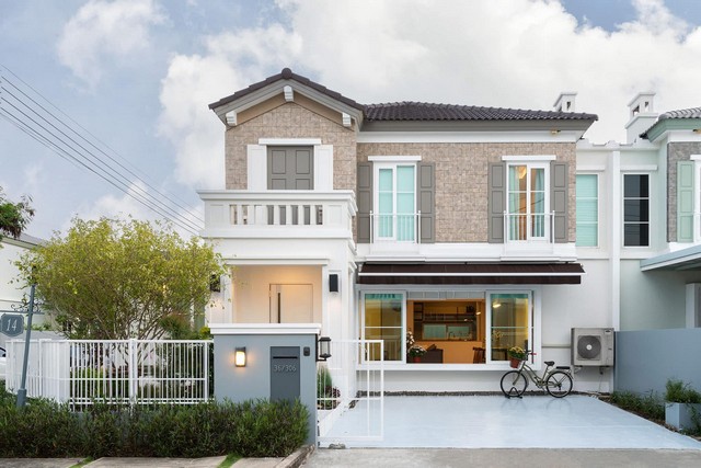 LV53327 ให้เช่า บ้านแฝด อัญญา บางนา (land&amphouse) ใกล้เมกะบางนา บ้านแฝดหน้าบ้านหันทางทิศเหนือ บ้านหลังมุม มีระเบียงนั่งเล่นข้างบ้าน