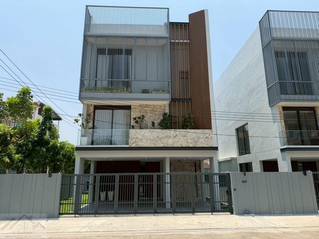 ขายบ้านเดี่ยว 3 ชั้น แปลงมุม หลังใหญ่ 66.6 ตรว. หมู่บ้านปรีชา รามคำแหง-กรุงเทพกรีฑา บ้านเดี่ยวสุดหรู พร้อมลิฟต์ส่วนตัว