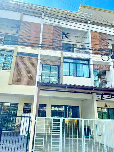 วิคตอเรีย การ์เด้นส์ 500 ม. เพชรเกษม69 ทาวน์โฮมให้เช่า 3 ชั้น 3 นอน 3 น้ำ เดอะมอลล์ บางแค 3.9 กม. 20 ตร.ว.240 ตร.ม.ทำเลศักยภาพ ถนนเพชรเกษม